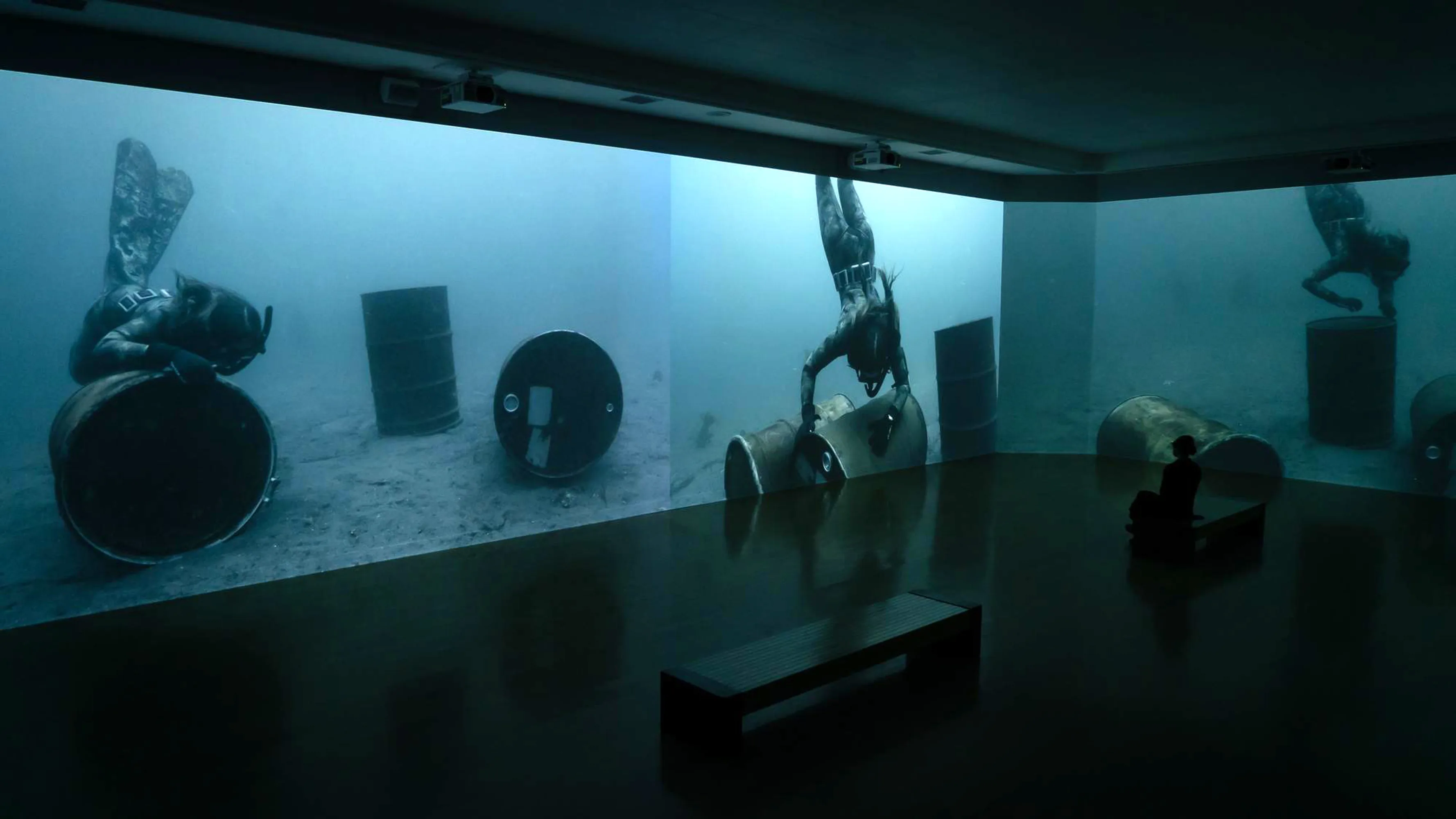 04 R Mendez The Sea Around Us LAM 92 XSM