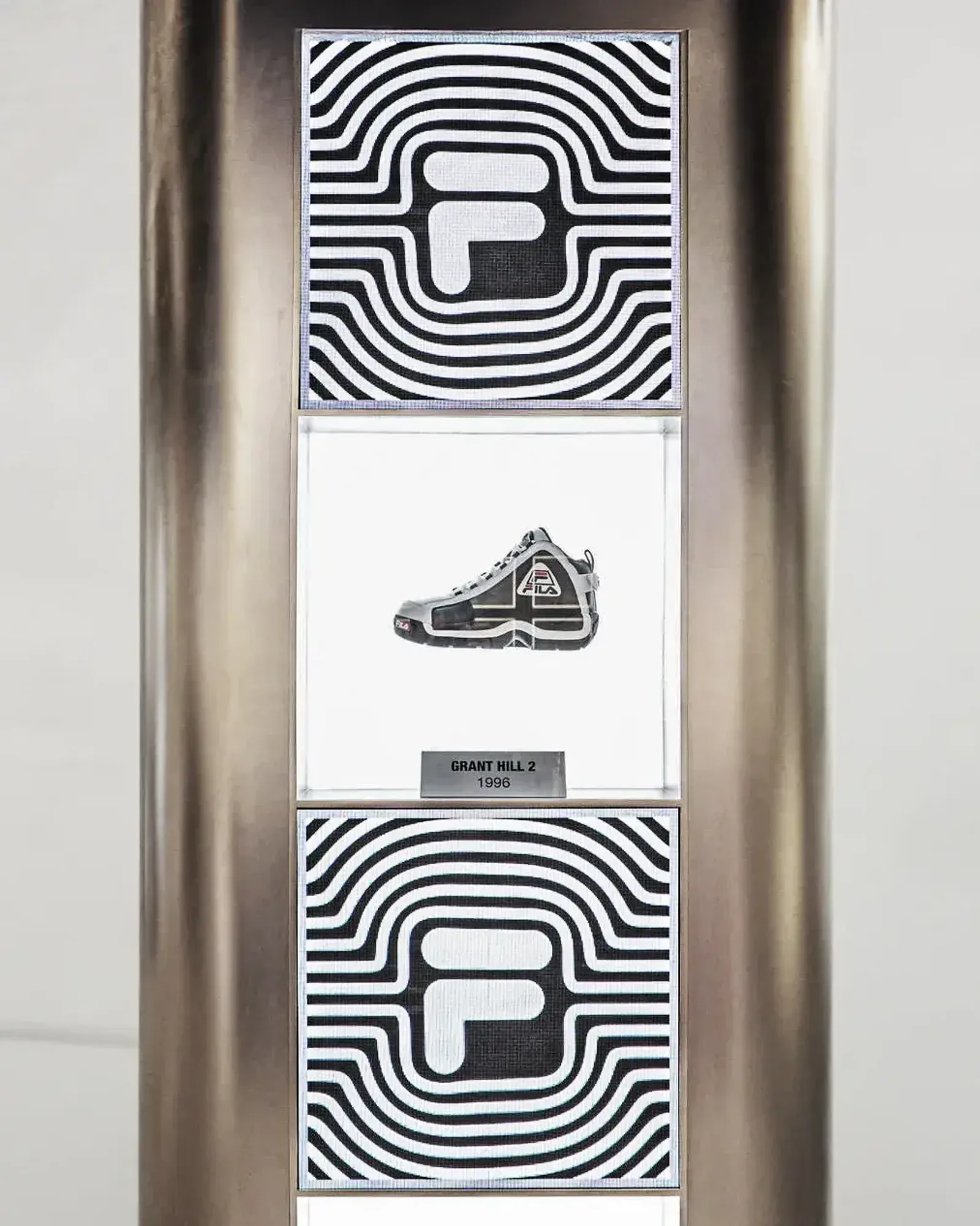 Fila shoewall 3200x
