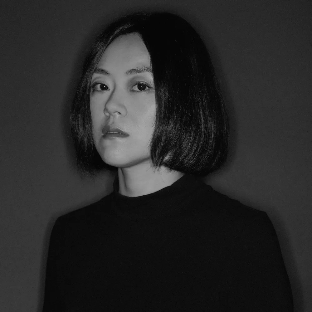 SQUARE PORTRAIT JIANGQIAN