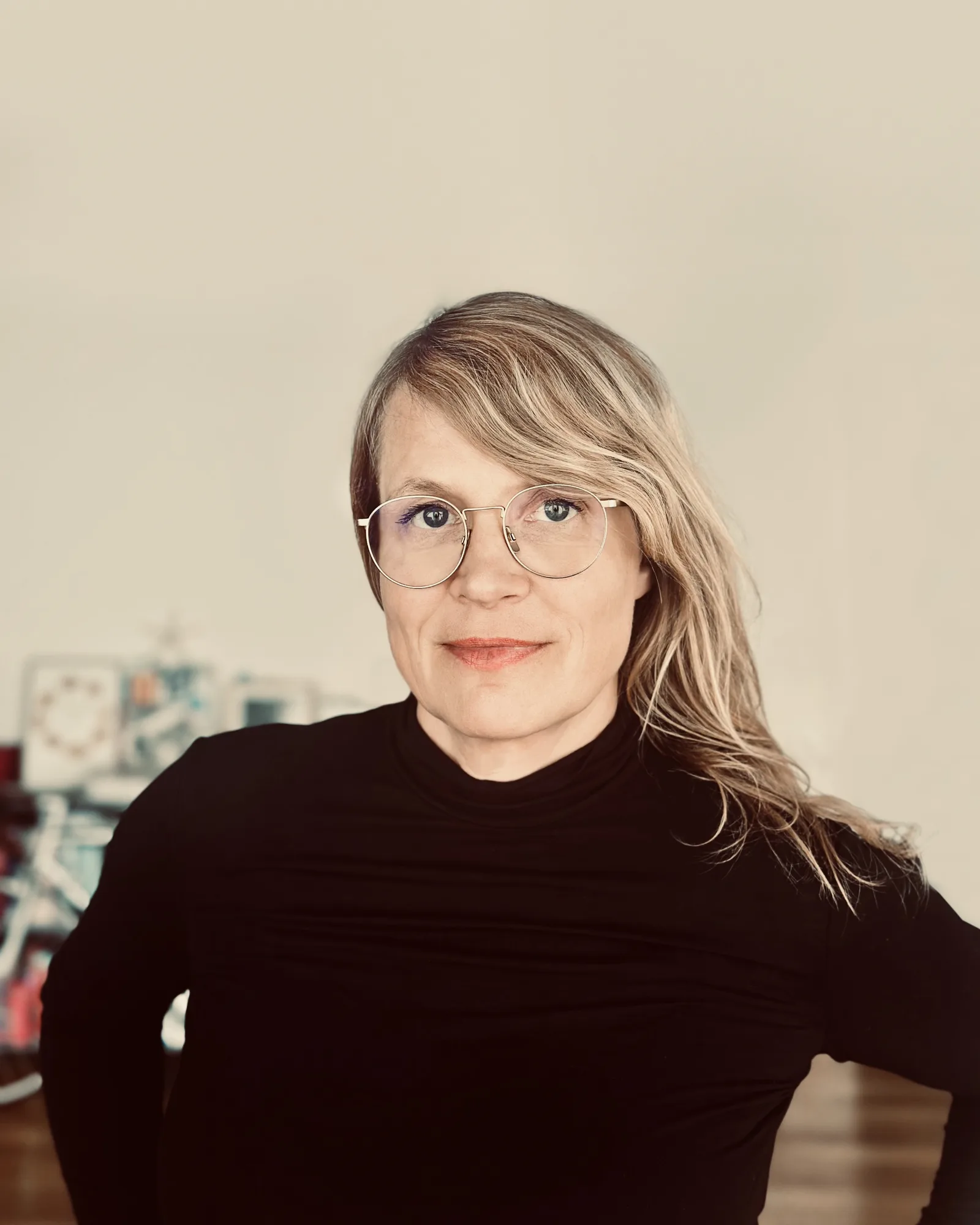 1 Julia Hasting portrait 1