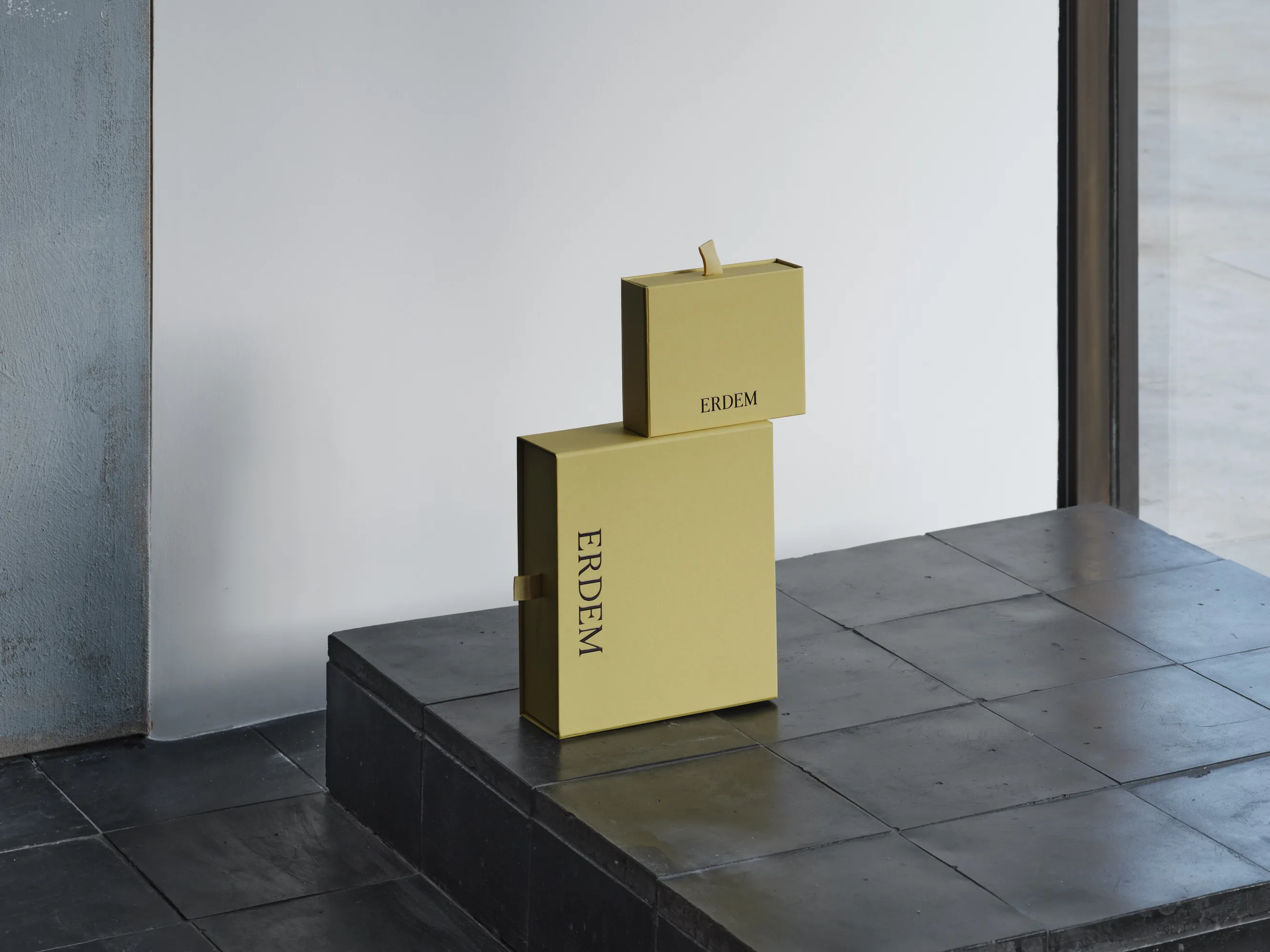 4 APFEL ERDEM Identity Packaging