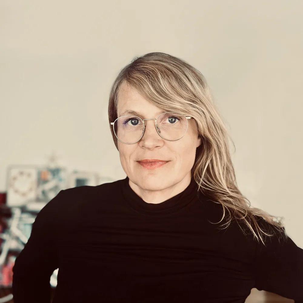 1 Julia Hasting portrait 1