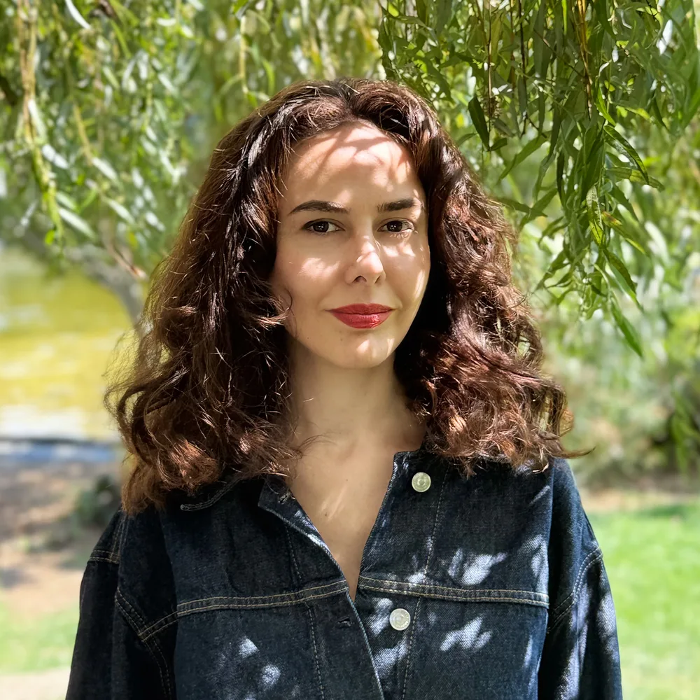 SQUARE PORTRAIT OZGE