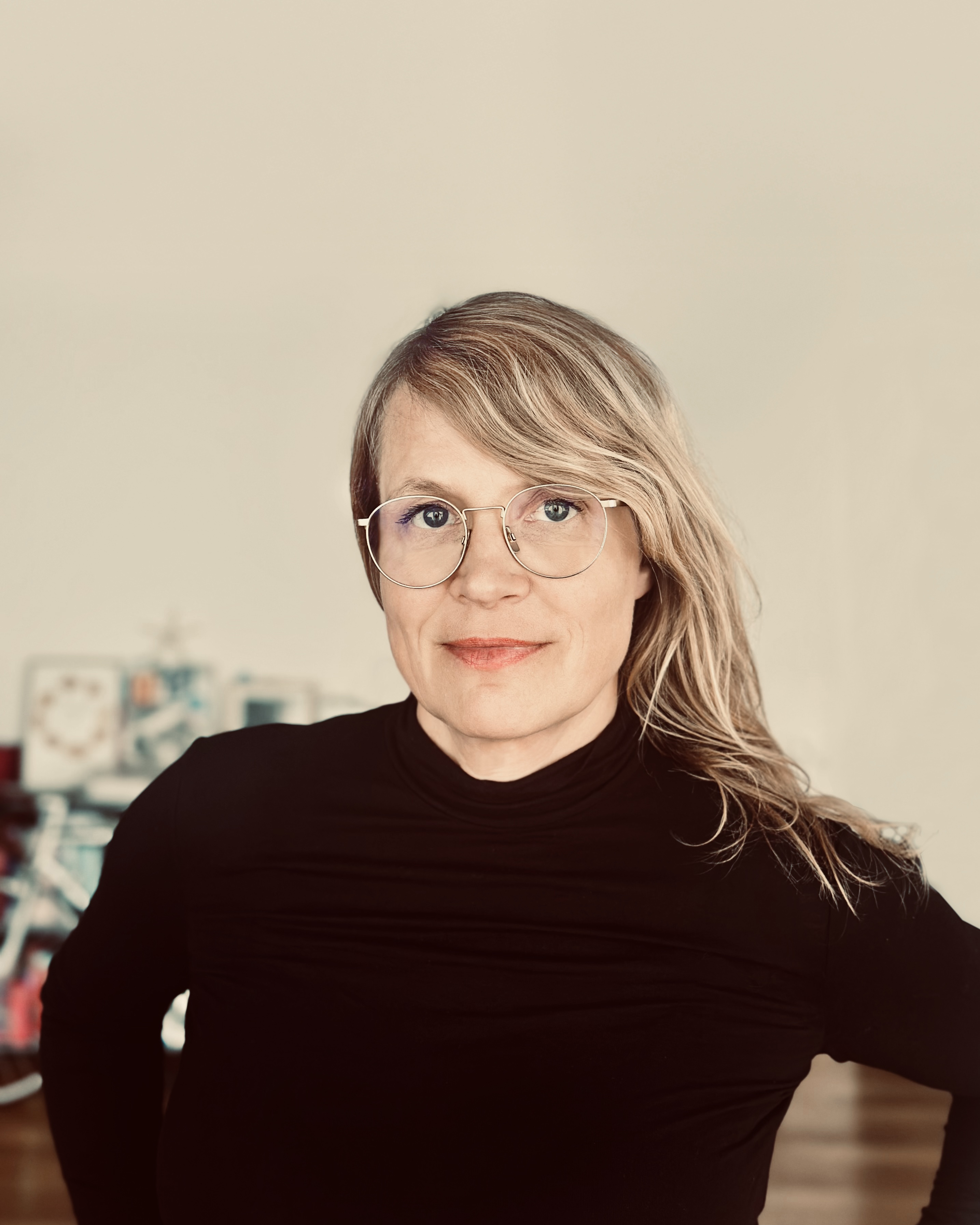 1 Julia Hasting portrait 1